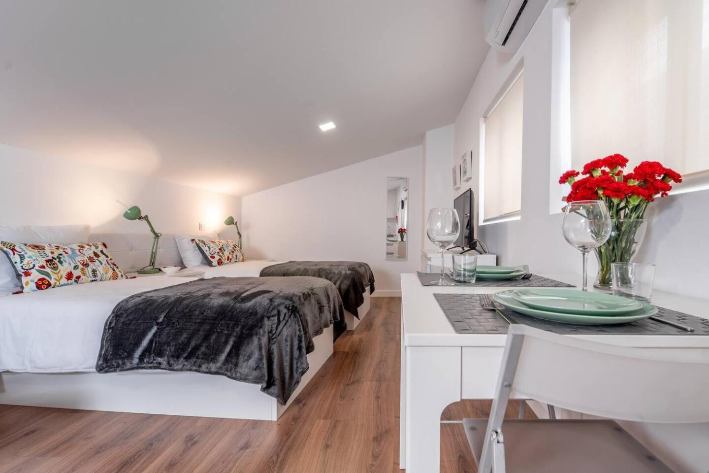Praca Velha Ii - Estudio No Centro De Apartamento